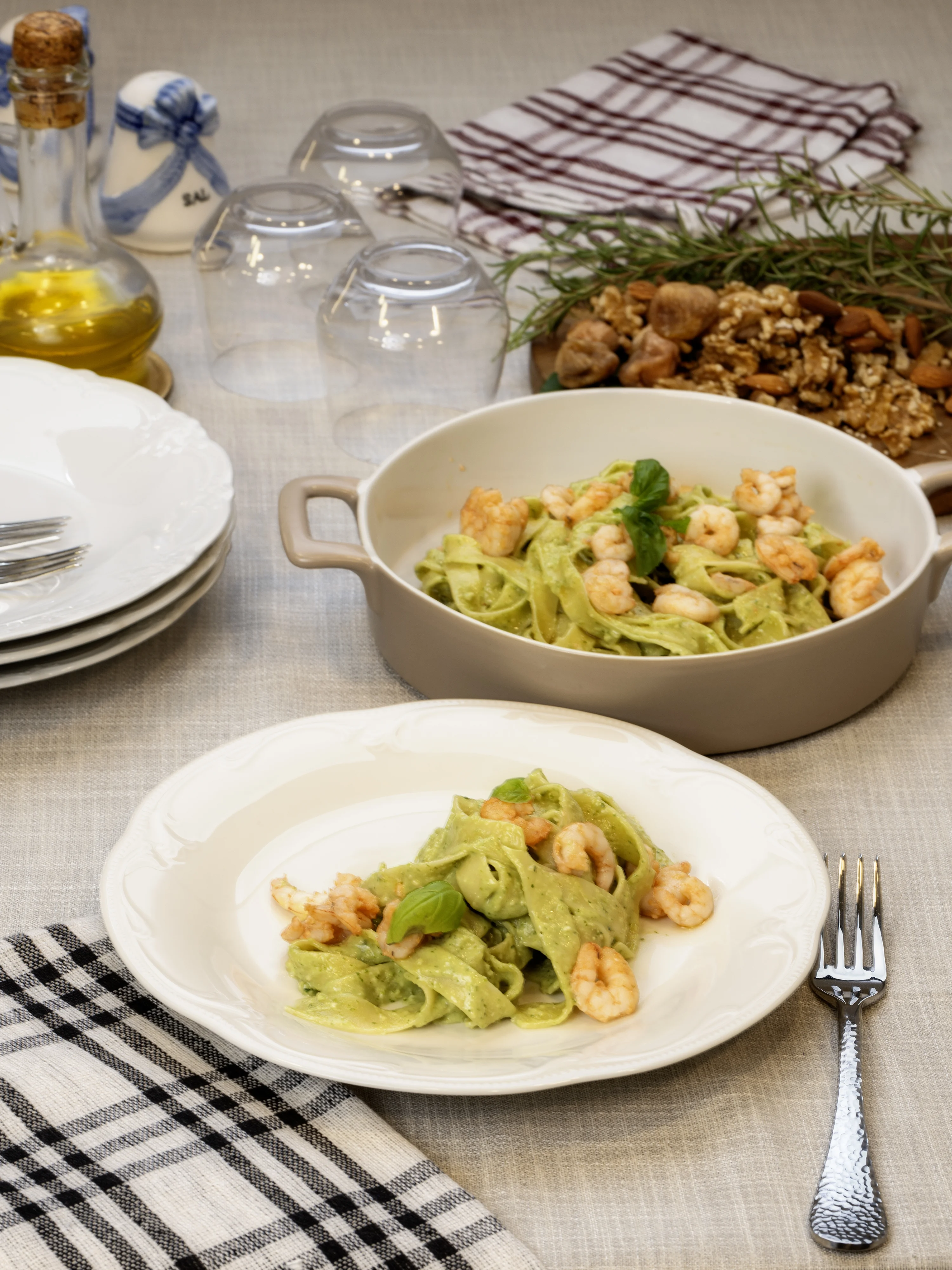 Pasta mit Garnelen und Basilikumpesto