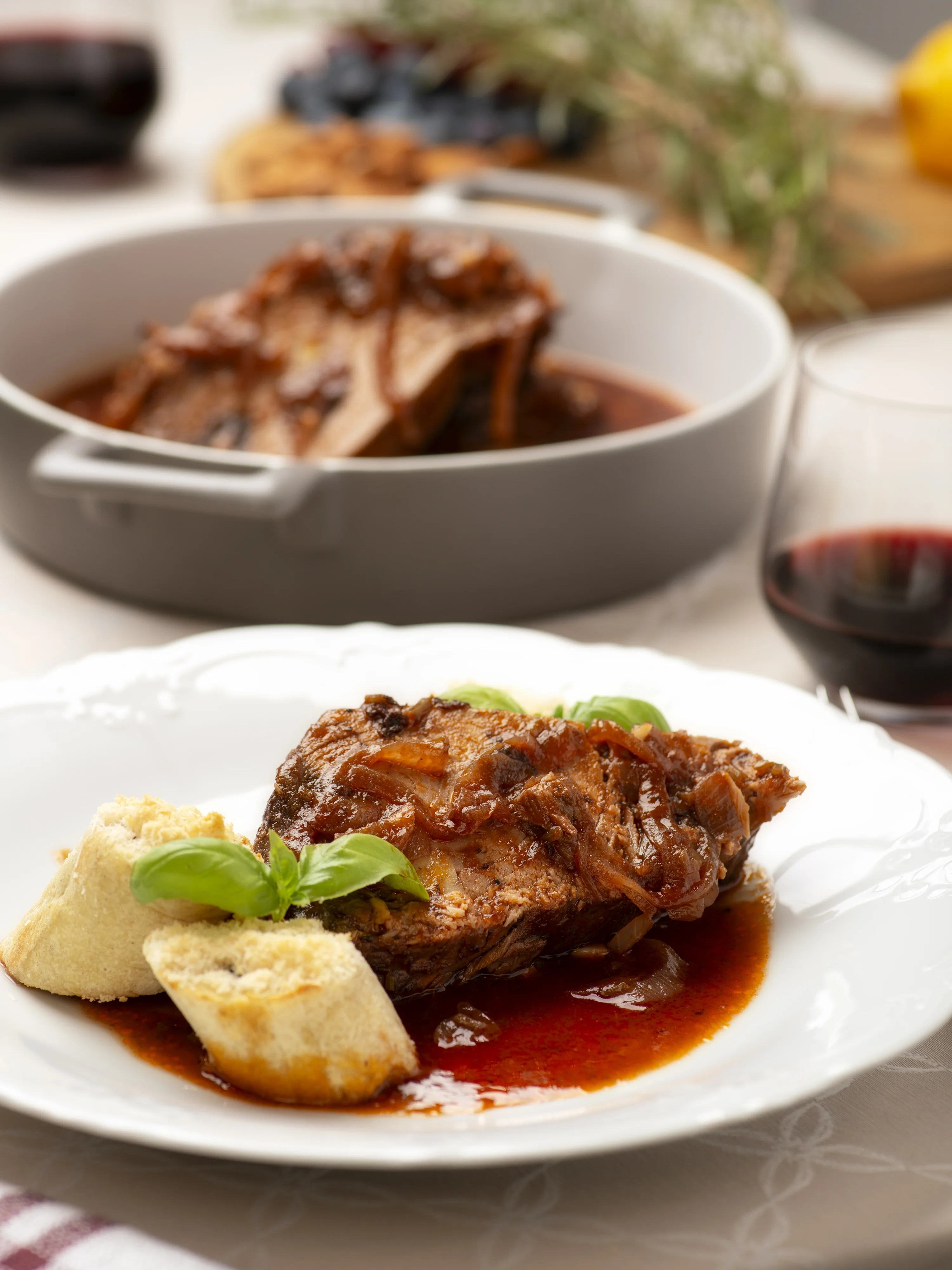 Pašticada vom Thunfisch mit römischen Gnocchi