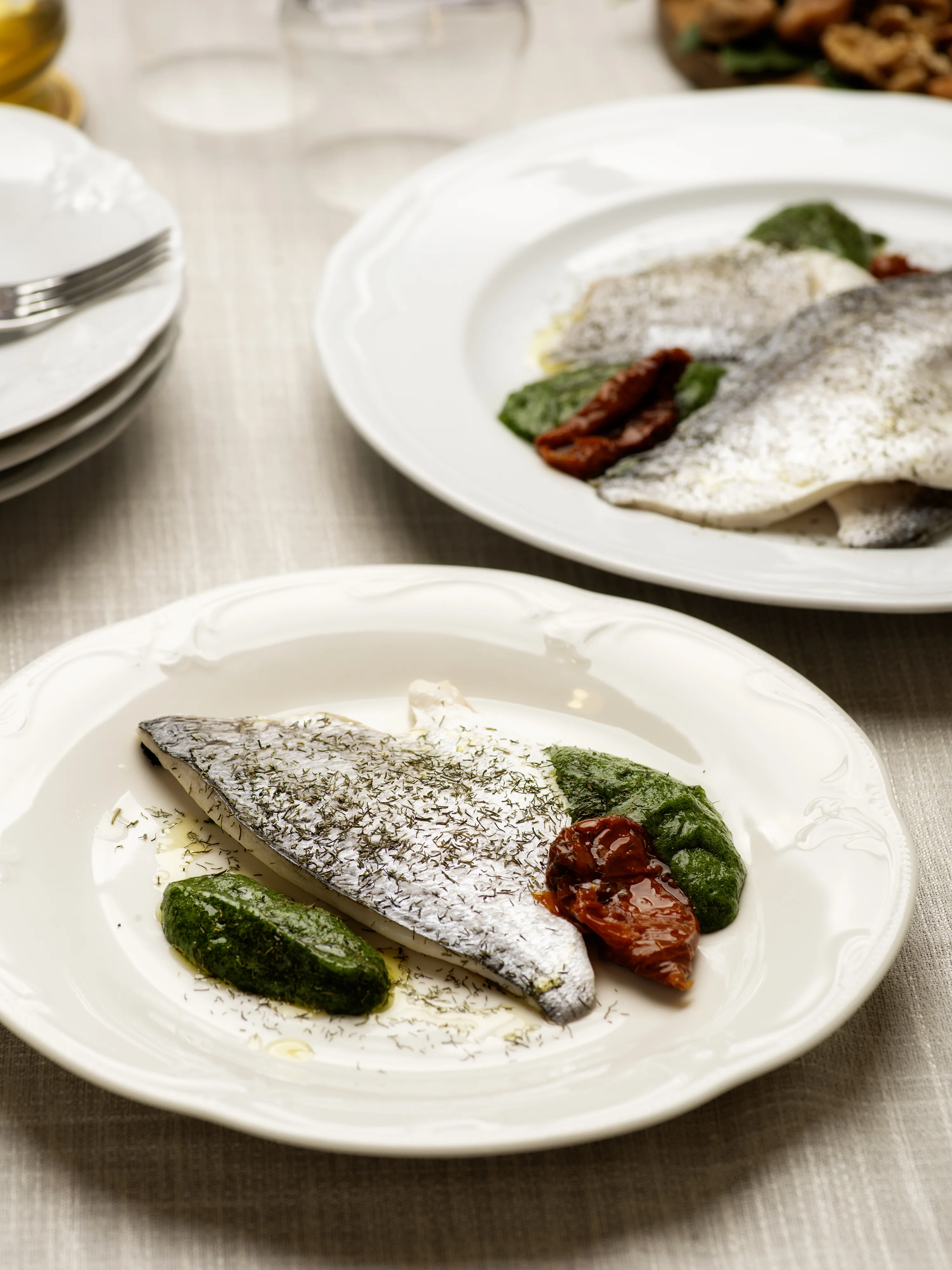 Pochiertes Doradenfilet mit Mangold-Dill-Creme