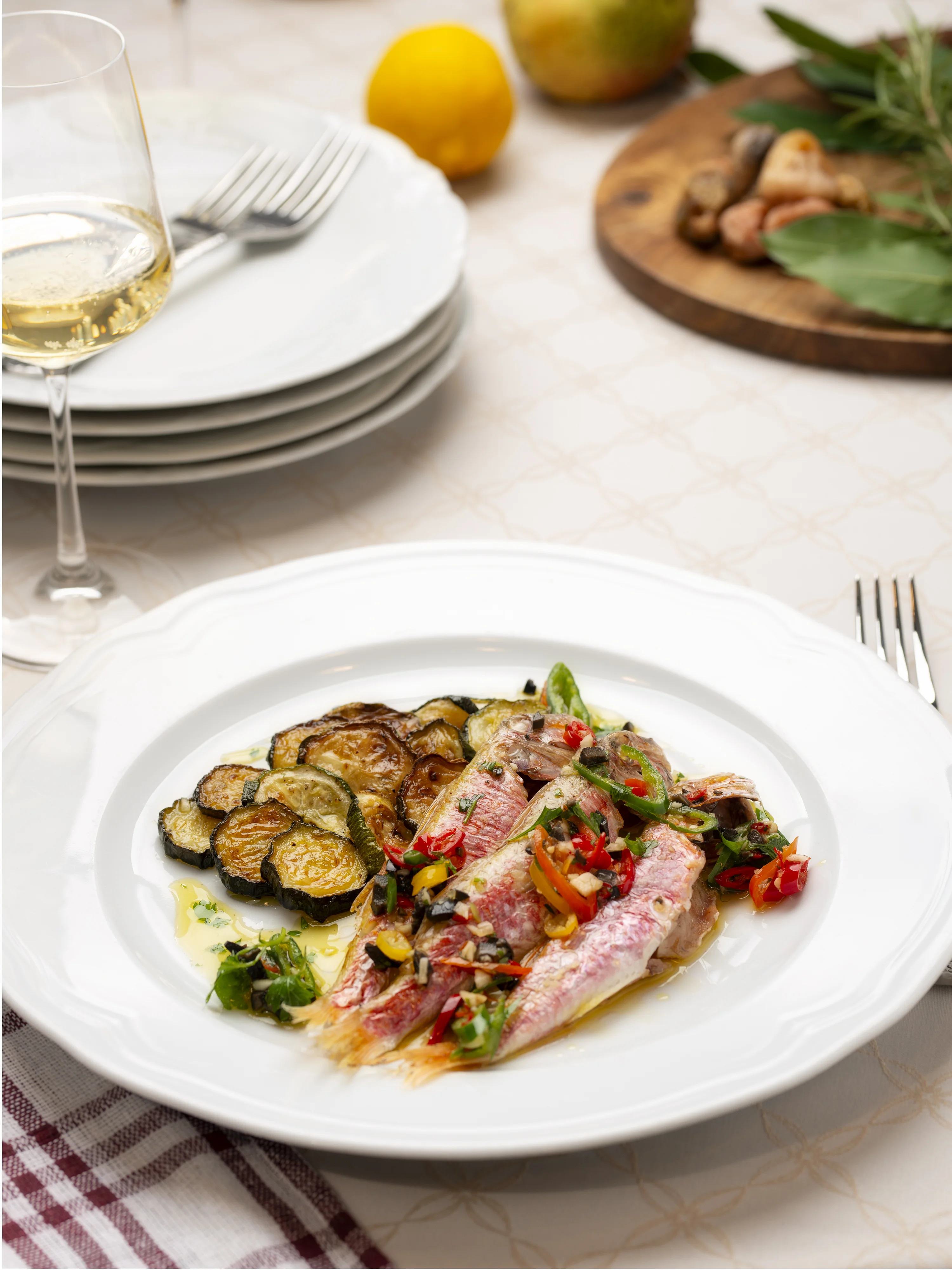 Gebackene Streifenbarbe mit würziger Salsa